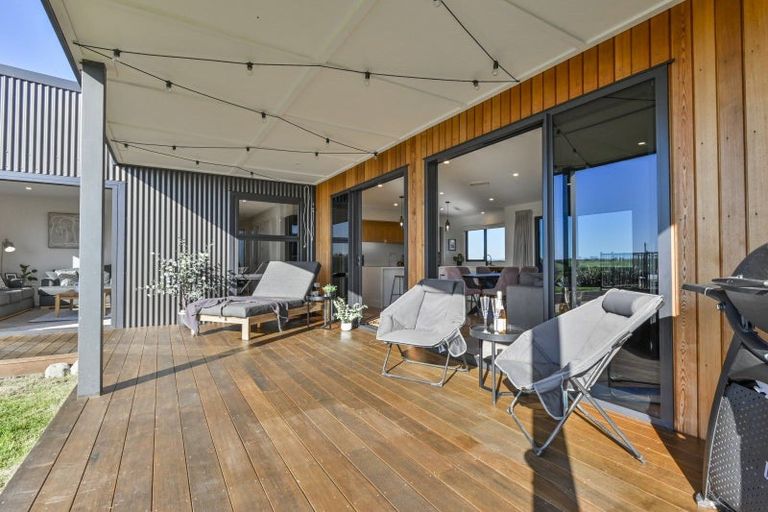 Photo of property in 69a Pirau Road, Fernhill, Napier, 4183
