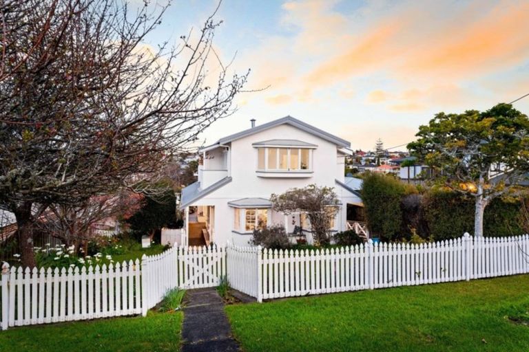 Photo of property in 1/14 Kiteroa Terrace, Rothesay Bay, Auckland, 0630