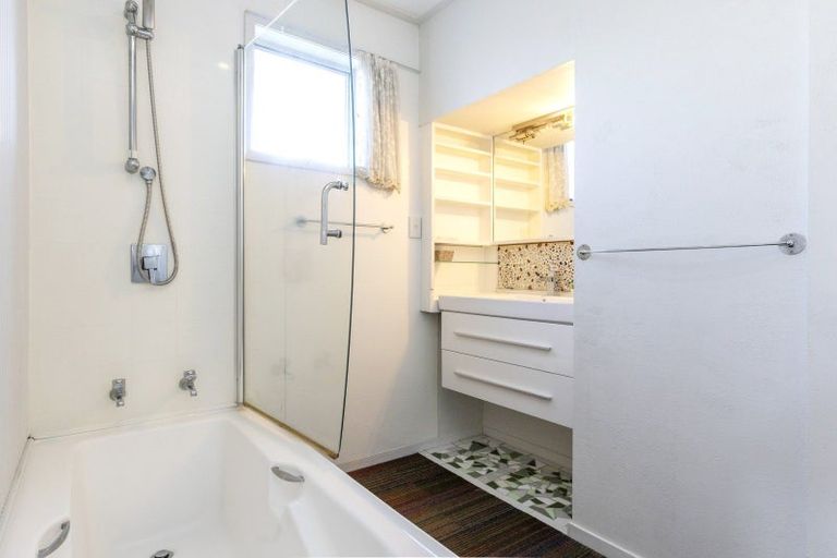 Photo of property in 21 Taupo View Road, Taupo, 3330