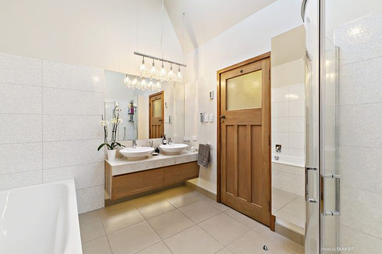 Photo of property in 54c Hungerford Road, Houghton Bay, Wellington, 6023