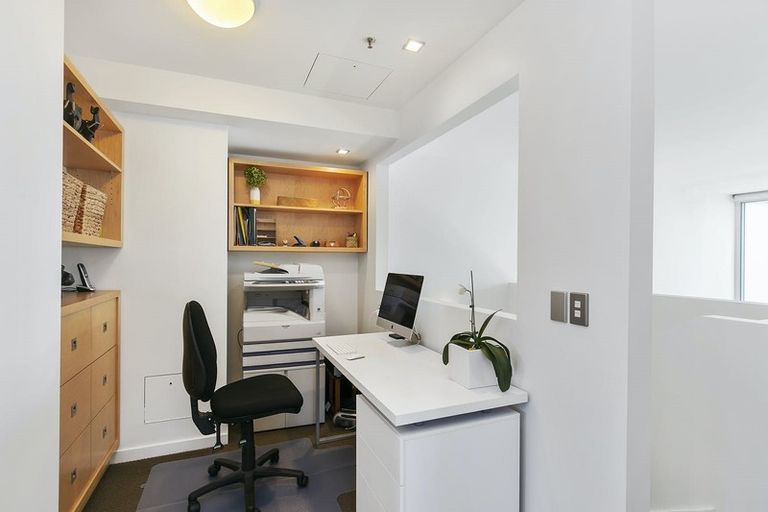 Photo of property in Montreaux Apartments, 10i/164 The Terrace, Wellington Central, Wellington, 6011