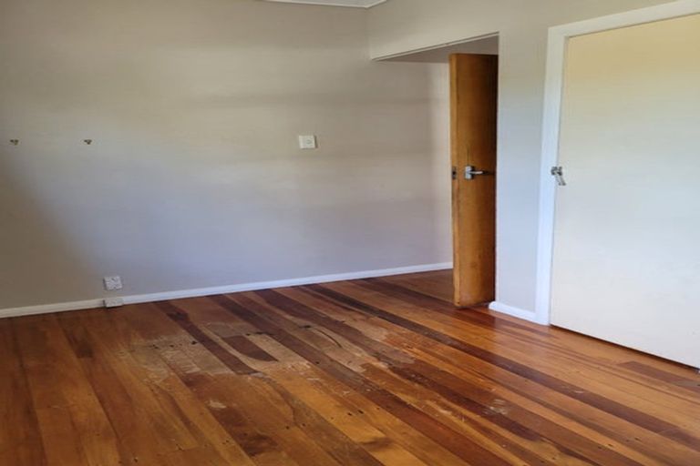 Photo of property in 2 Carleton Terrace, Tawa, Wellington, 5028