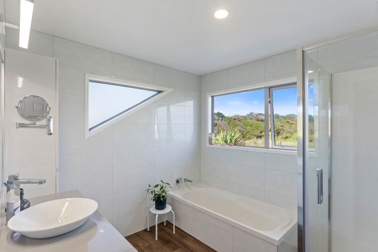 Photo of property in 8 Scott Avenue, Otaki Beach, Otaki, 5512