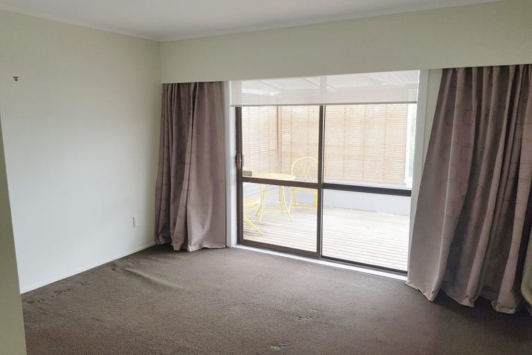 Photo of property in 3/25 Widmore Drive, Massey, Auckland, 0614