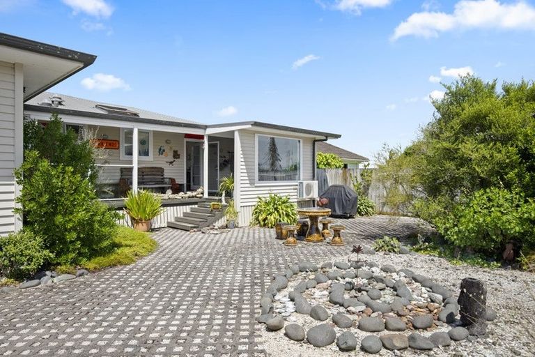 Photo of property in 867 East Coast Road, Kaiaua, Miranda, 2473