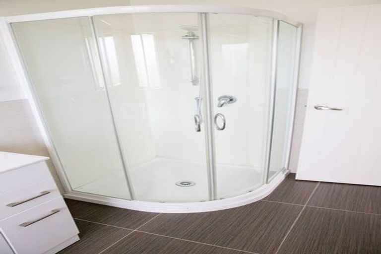 Photo of property in 12 Erceg Way, Rosehill, Papakura, 2113