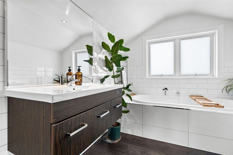 Photo of property in 7a Dublin Street, Martinborough, 5711