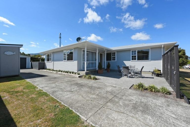 Photo of property in 14 Roband Crescent, Brown Owl, Upper Hutt, 5018