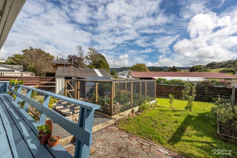 Photo of property in 43 Blueberry Grove, Timberlea, Upper Hutt, 5018