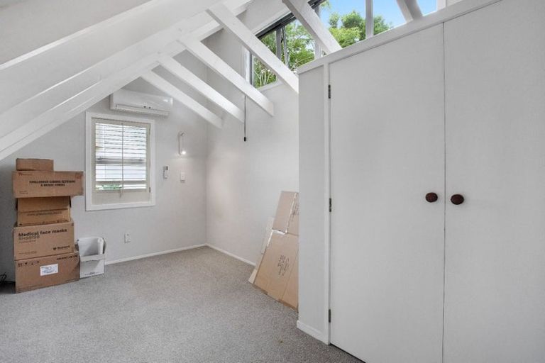 Photo of property in 2/11 Limmer Place, Browns Bay, Auckland, 0632