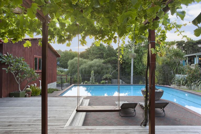 Photo of property in 161 Atkinson Road, Titirangi, Auckland, 0604