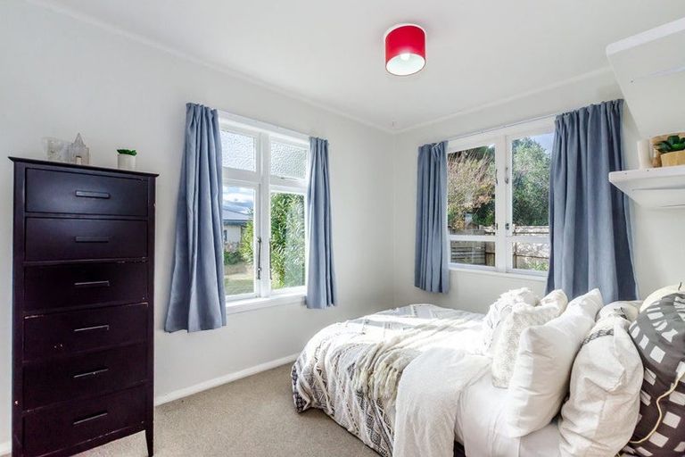 Photo of property in 37 Mazengarb Road, Paraparaumu Beach, Paraparaumu, 5032
