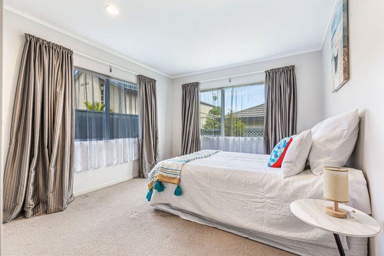 Photo of property in 3/520 Don Buck Road, Westgate, Auckland, 0614