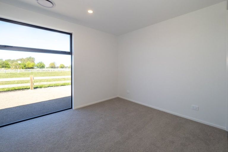 Photo of property in 14 Village Green Drive, Huntingdon, 7774