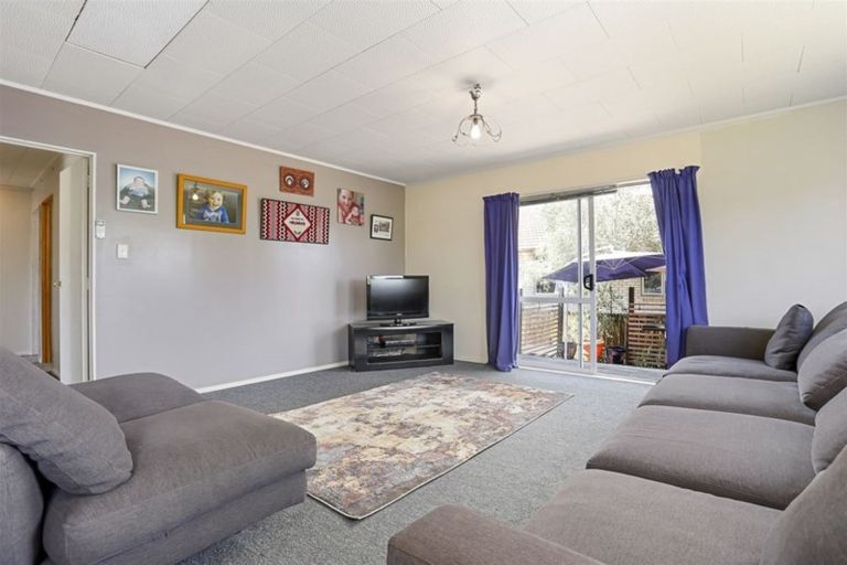 Photo of property in 2/97 Roberts Road, Te Atatu South, Auckland, 0610