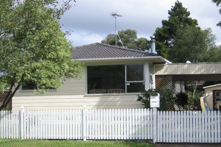 Photo of property in 51 Chilcott Road, Henderson, Auckland, 0612