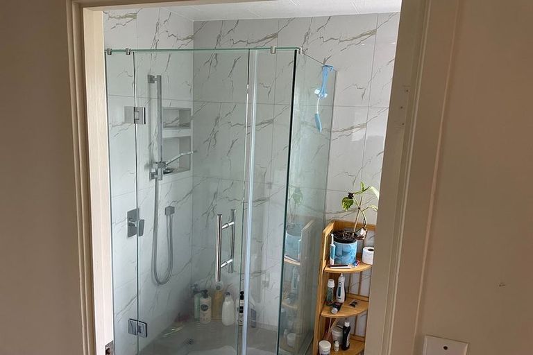 Photo of property in 30 Santiago Crescent, Unsworth Heights, Auckland, 0632