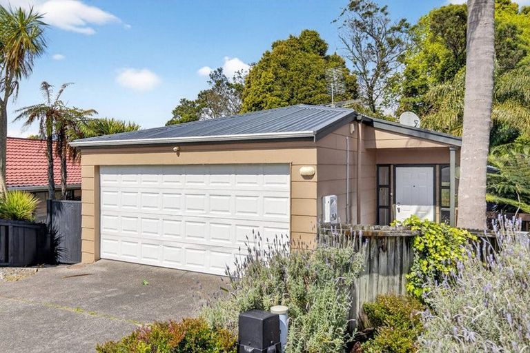 Photo of property in 11 Longview Rise, Massey, Auckland, 0614
