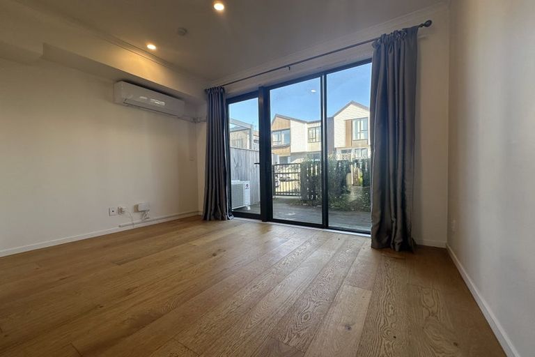 Photo of property in 60 Waipuhinui Way, Wiri, Auckland, 2104