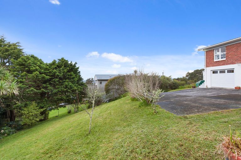 Photo of property in 8 Fairmount Road, Titirangi, Auckland, 0604