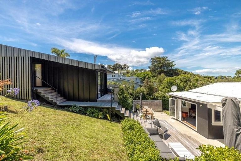 Photo of property in 70 Queens Drive, Oneroa, Waiheke Island, 1081