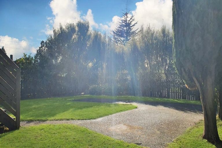 Photo of property in 28 Middlemore Crescent, Papatoetoe, Auckland, 2025