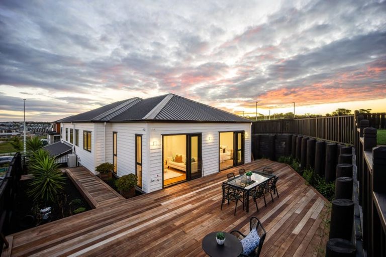 Photo of property in 187 Te Oneroa Way, Long Bay, Auckland, 0630