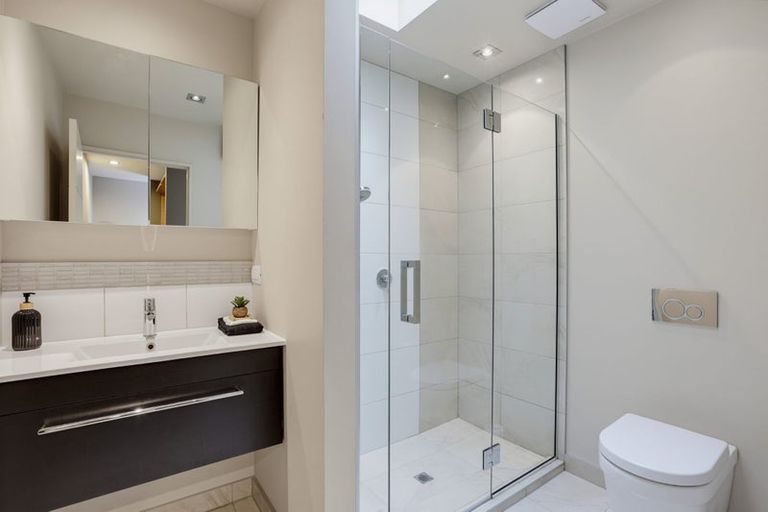 Photo of property in 3b The Oval, Hillmorton, Christchurch, 8024