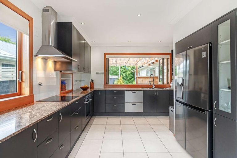 Photo of property in 38 Winston Avenue, Hokowhitu, Palmerston North, 4410