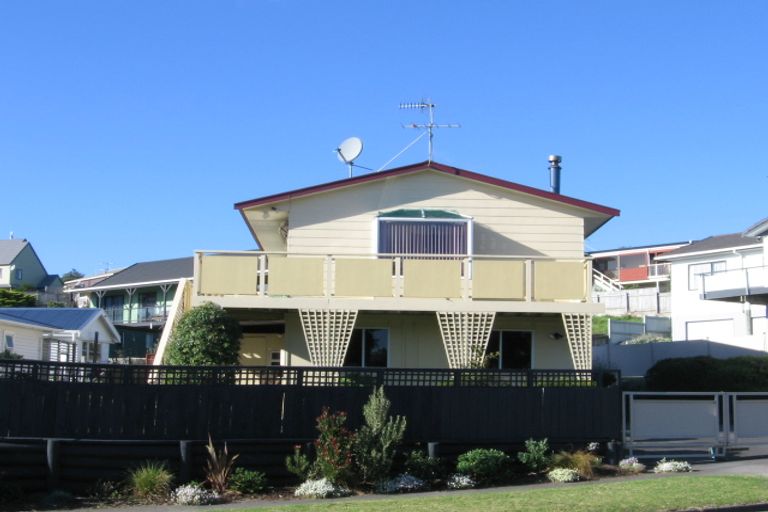 Photo of property in 23 Hicks Crescent, Waikanae Beach, Waikanae, 5036