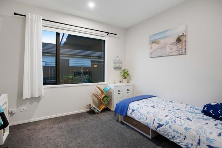 Photo of property in 12 Tarras Road, Kumeu, 0810