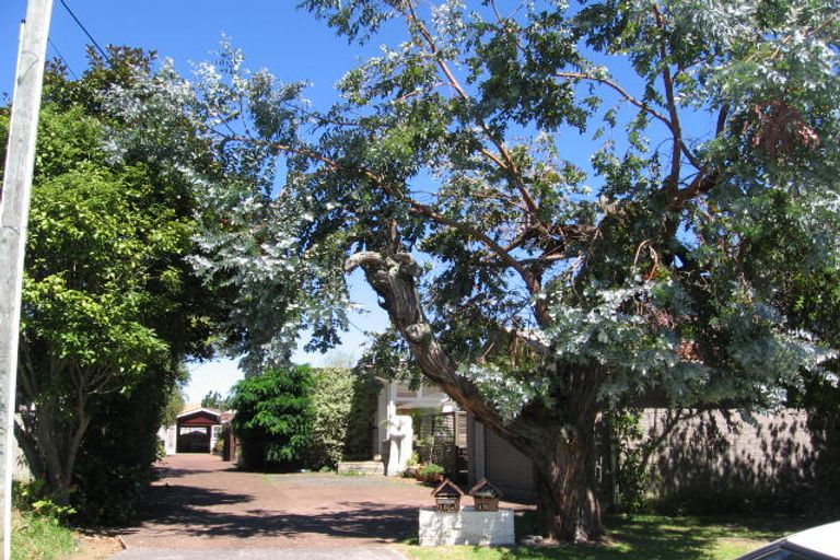 Photo of property in 2/15 Stratford Avenue, Milford, Auckland, 0620