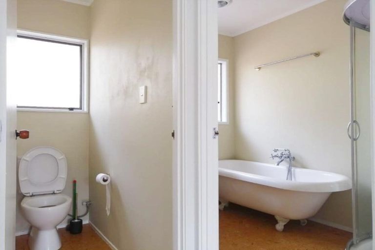 Photo of property in 1/54 Stapleford Crescent, Browns Bay, Auckland, 0630