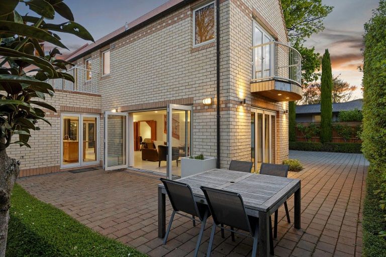 Photo of property in 32 Wai-iti Terrace, Burnside, Christchurch, 8052