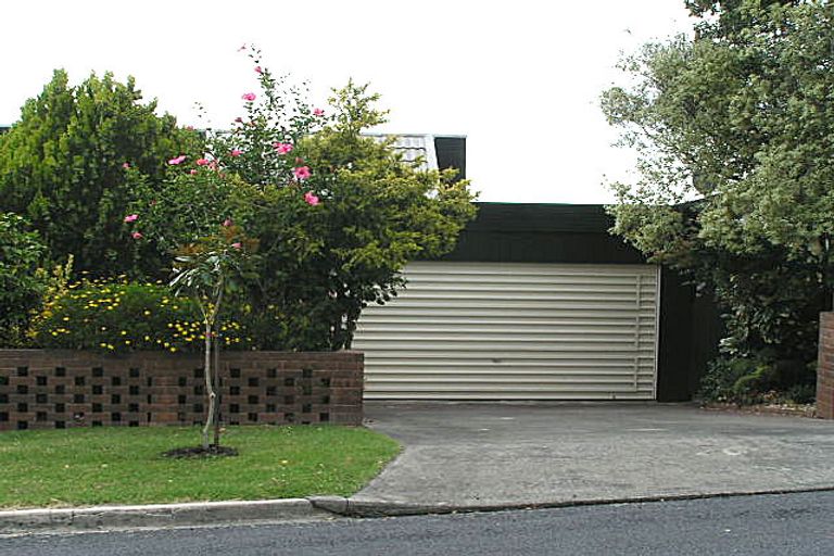 Photo of property in 1/1b Herbert Street, Hauraki, Auckland, 0622