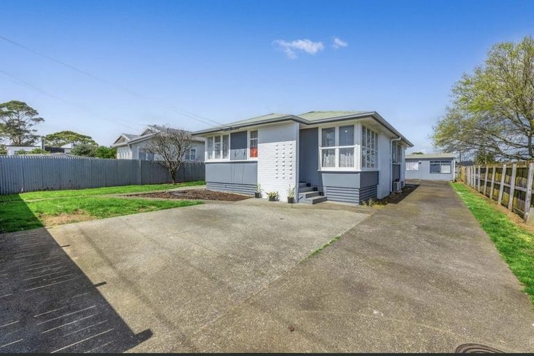 Photo of property in 39 Flat Bush Road, Clover Park, Auckland, 2023