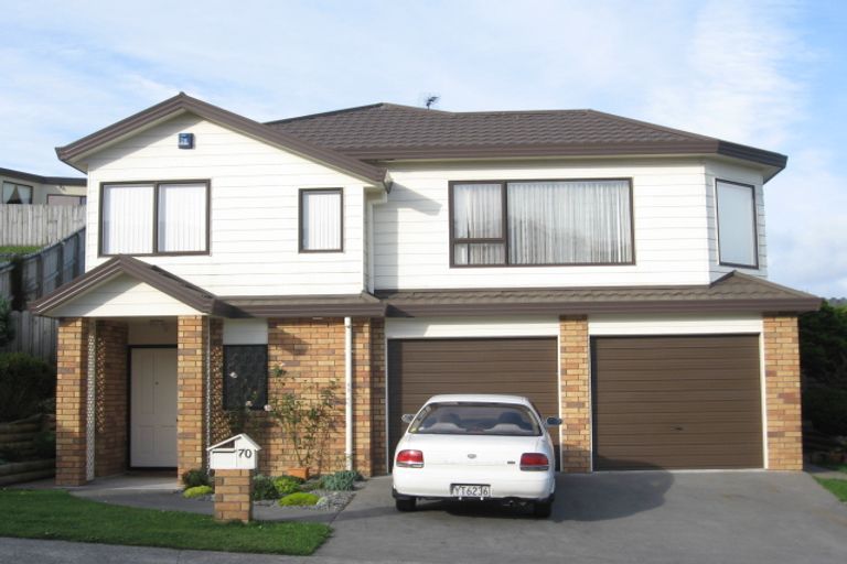 Photo of property in 70 Dress Circle, Newlands, Wellington, 6037