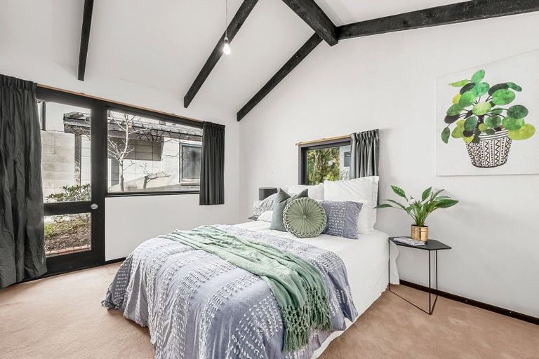 Photo of property in 8 Freemans Way, Pinehaven, Upper Hutt, 5019