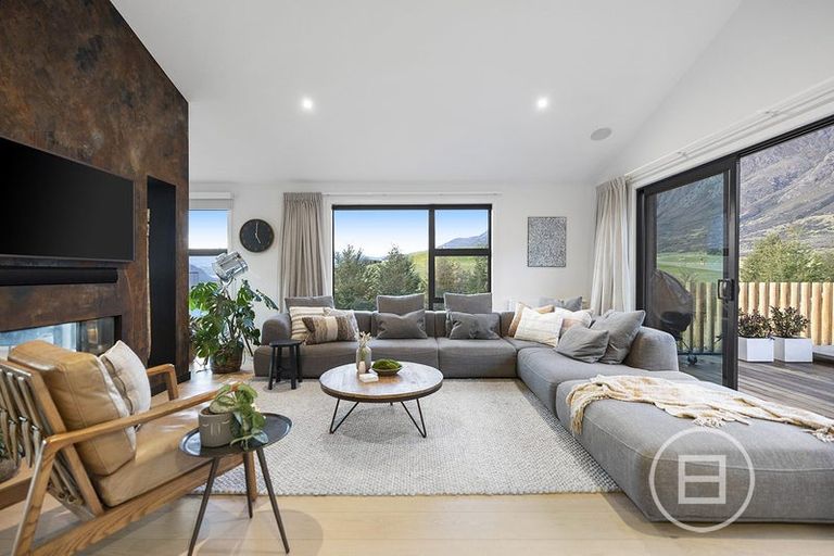 Photo of property in 3 Rabbiters Drive, Jacks Point, Queenstown, 9371