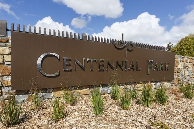 Photo of property in 16 Kanuka Drive, Hokowhitu, Palmerston North, 4410