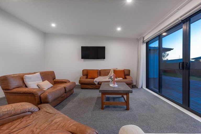 Photo of property in 12 Ash Close, Levin, 5510