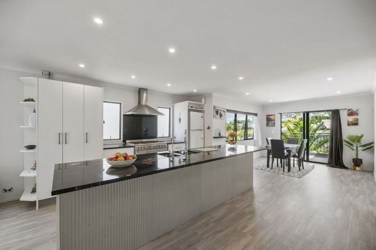 Photo of property in 3 Ambassador Glade, Orewa, 0931