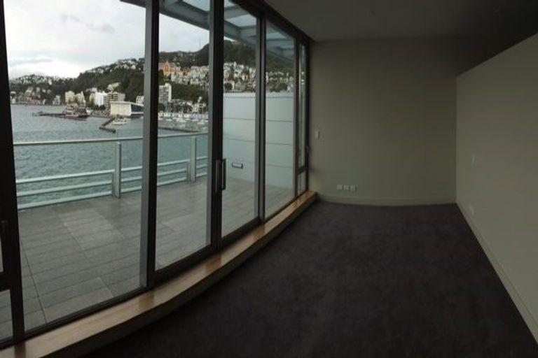 Photo of property in Clyde Quay Wharf, 3b/5 Clyde Quay Wharf, Te Aro, Wellington, 6011