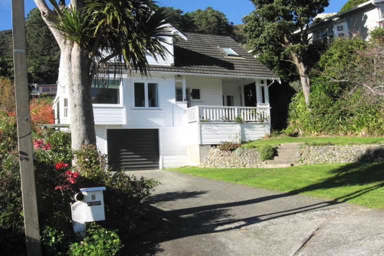 Photo of property in 5 Manuka Terrace, Eastbourne, Lower Hutt, 5013