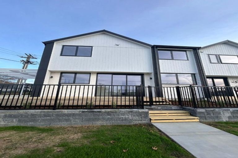 Photo of property in 1/19 Knights Road, Rothesay Bay, Auckland, 0630