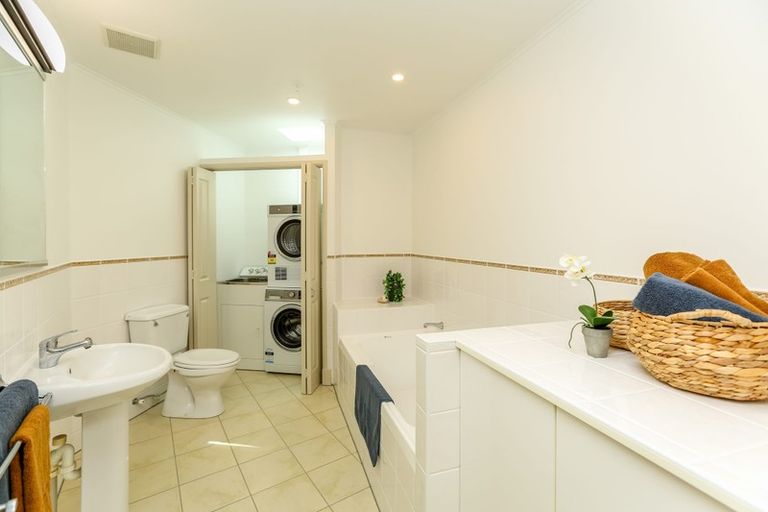Photo of property in 1f Queen Street, New Plymouth, 4310