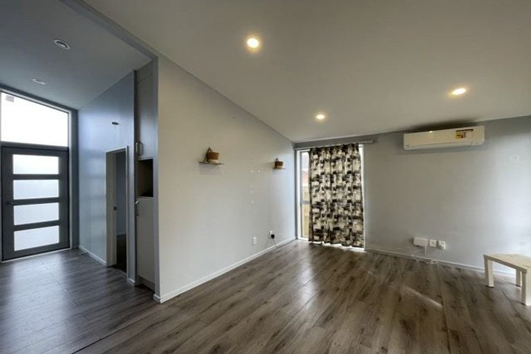 Photo of property in 105 Mahia Road, Wattle Downs, Auckland, 2103