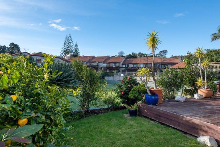 Photo of property in 22/8 Tobago Place, Sunnynook, Auckland, 0620