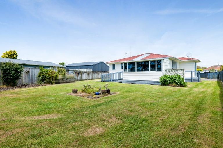 Photo of property in 80 Parris Street, Waitara, 4320