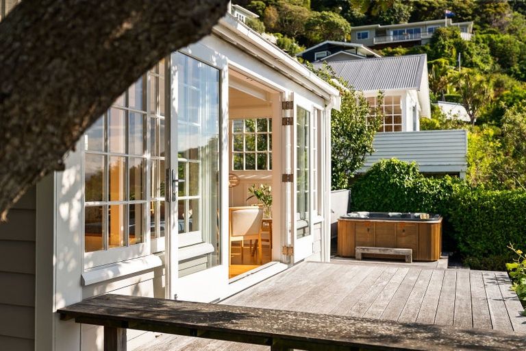 Photo of property in 4 Manuka Terrace, Eastbourne, Lower Hutt, 5013